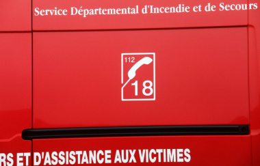 Haute-Savoie: Une voiture et un minibus de touristes se percutent, 16 blessés dont deux graves