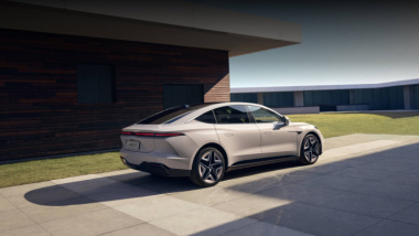 « Recharge » en moins de 3 min et écrans XXL : cette rivale chinoise de la Tesla Model S détonne
