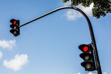 Et si les feux tricolores devenaient quadricolores avec les voitures autonomes ?