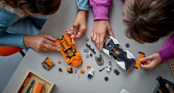 ce nouveau pack lego permet aux petits et grands de construire leur propre mclaren f1 lm