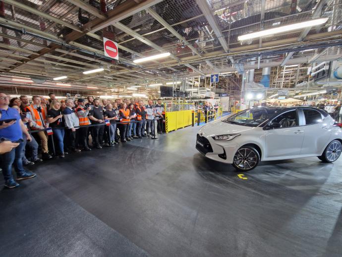 Dix millions de Yaris et la promesse de 300 000 véhicules par an : journée faste à l’usine Toyota de Valenciennes