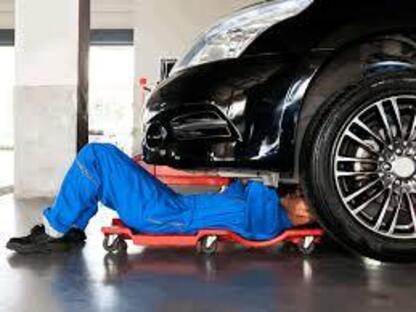 L’utilisation d’un tapis de mécanicien vous facilitera la reptation sous votre véhicule si vous ne disposez pas d’une fosse de vidange.
