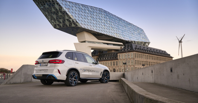 BMW iX5 Hydrogen : l'hydrogène comme alternative à la voiture électrique