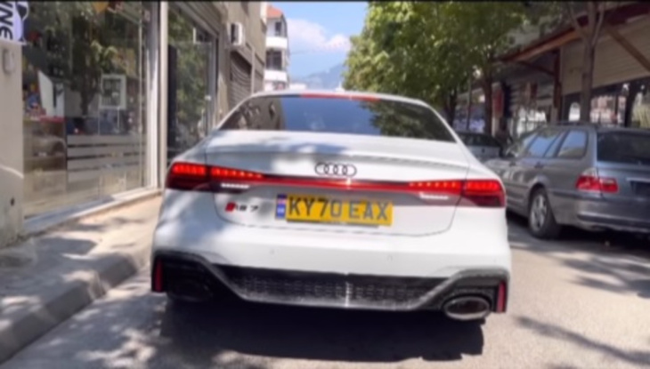 VIDEO – Quand le conducteur d'une Audi RS 7 Sportback confond l'accélérateur et la marche arrière