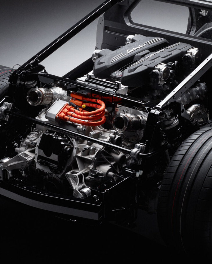 lamborghini : un nouveau moteur v12 phev de 1015 ch pour la prochaine supercar lb744