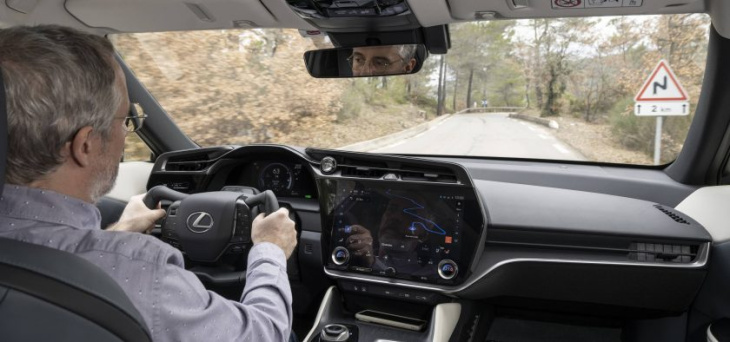 Essai Lexus RZ : le futur s'invite dans la rue avec la première Lexus 100% électrique