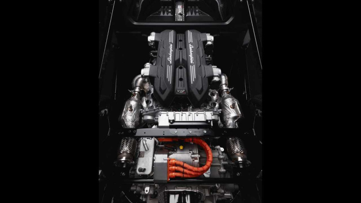 Photo - Nouvelle Lamborghini V12 - moteur, hybride, batterie, boîte de vitesses, traction intégrale