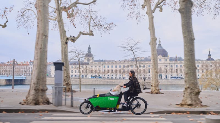la métropole de lyon va expérimenter les vélos cargo électriques en libre-service