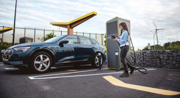 bientôt des aires de repos uniquement dédiées aux voitures électriques ?