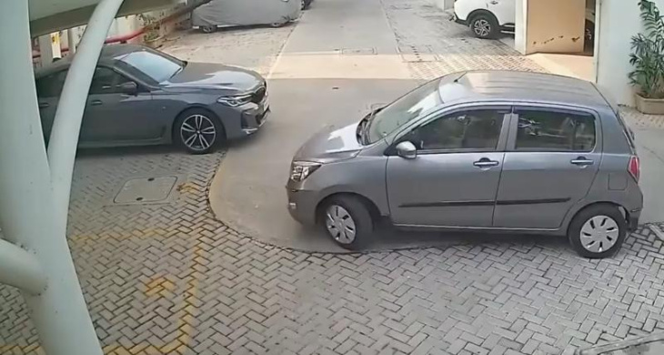 video - il lui faut 2 minutes pour quitter sa place de parking, elle trouve le moyen d’abîmer la voiture à côté d’elle