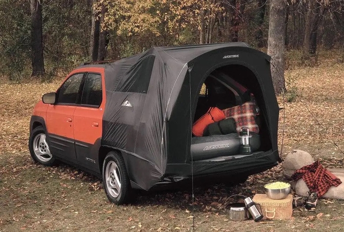 Le Pontiac Aztek était un peu une voiture-couteau suisse : en option, on pouvait l'équiper d'une tente.