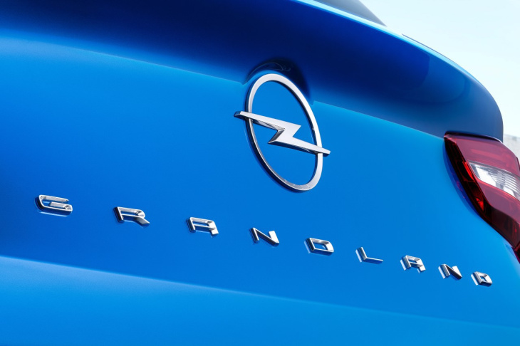 L’Opel Grandland remplacé en 2024 par un SUV électrique, cousin du Peugeot e-3008