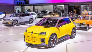 tesla, renault, volkswagen... la future bataille des voitures électriques à moins de 25 000 €
