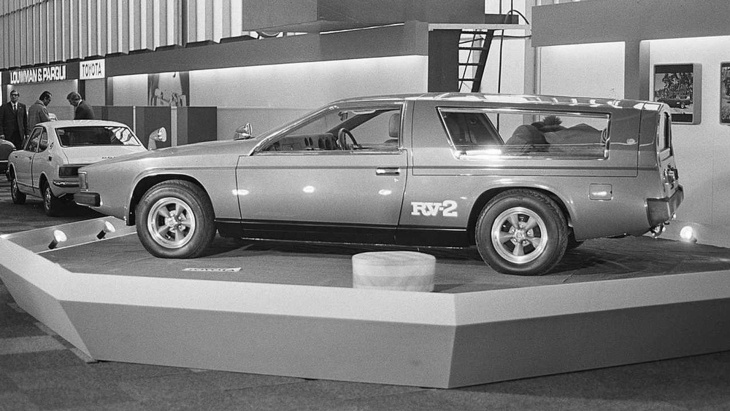 toyota rv-2, le camping-car révolutionnaire des années 1970, était un break.
