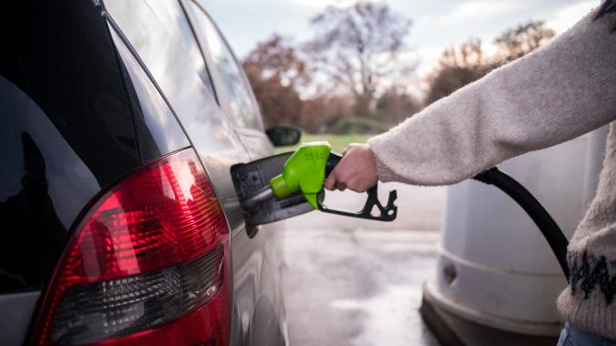 interdiction de vente des voitures thermiques : qu'est-ce que les carburants de synthèse, que l'europe a promis d'autoriser après 2035 ?