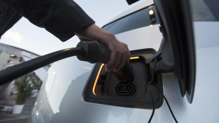bornes de recharges pour voitures électriques: l’ue détaille son plan