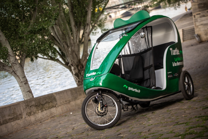 ce nouveau service de vélo-taxi électrique débarque à paris pour se déplacer sans vous ruiner