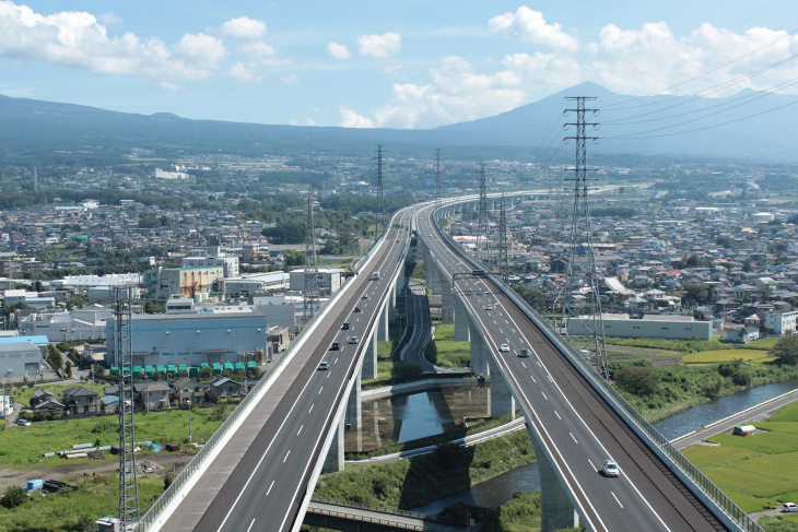 japon, voiture autonome, le japon prépare une voie d’autoroute réservée aux camions à conduite autonome