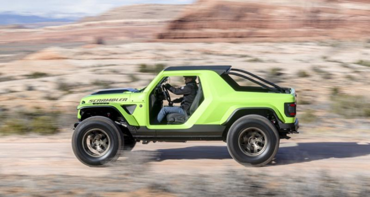 jeep scrambler 392 concept (2023) : ce pick-up tout-terrain embarque un énorme moteur v8