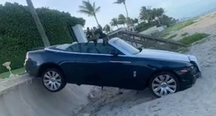 Cette conductrice déboule dans une villa avec sa Rolls-Royce, elle termine le nez dans le sable