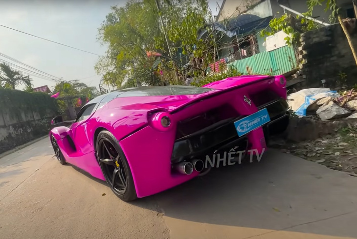 VIDEO – Des Vietnamiens construisent une Ferrari LaFerarri rose avec des pièces de Toyota