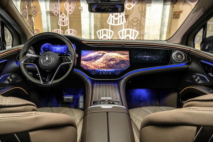 Mercedes-Maybach EQS SUV (2023) : l’avenir du luxe pèse 3 tonnes et accélère comme une 911