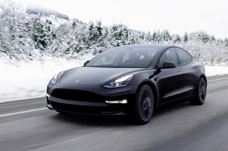 Tesla Model 3 Grande Autonomie Propulsion. Prix et caractéristiques de cette nouvelle version réservée aux pros