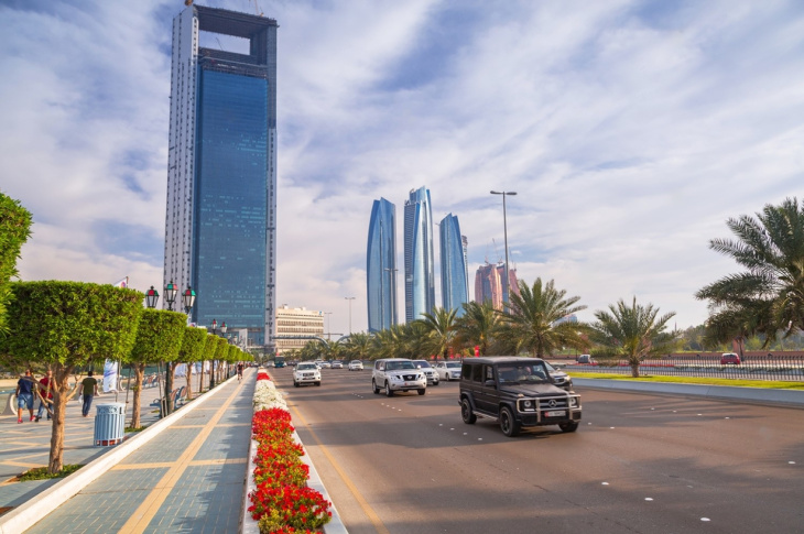 120 km/h minimum : la nouvelle règle étonnante des autoroutes d'Abu Dhabi