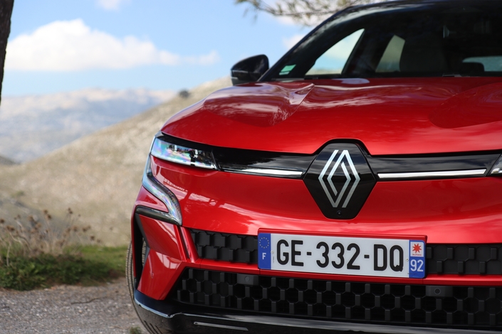 Renault ne compte pas baisser les prix de ses modèles électriques. Est-ce une bonne stratégie ?