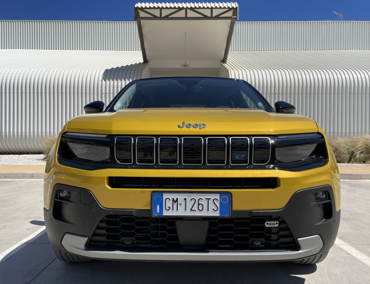 avenger, jeep, android, essai vidéo - jeep avenger (2023) : que vaut le petit suv électrique élu voiture de l'année ?