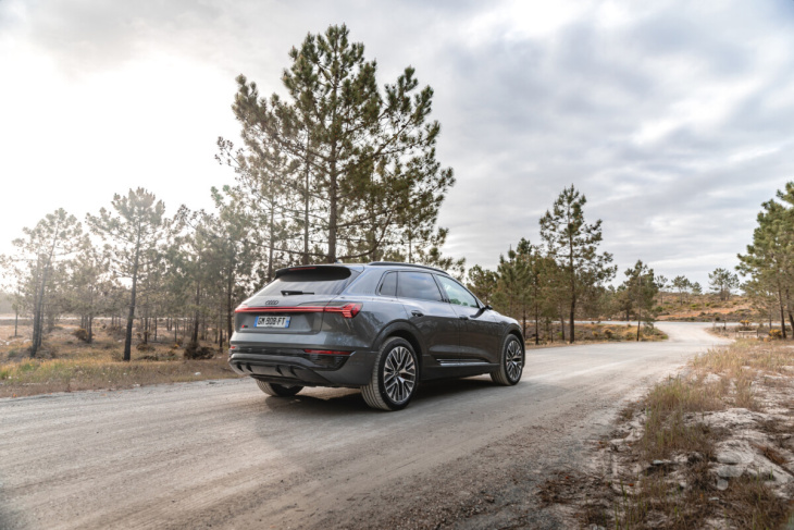 Essai Audi Q8 e-tron : moins cher que la Tesla Model X, mais est-ce assez ?
