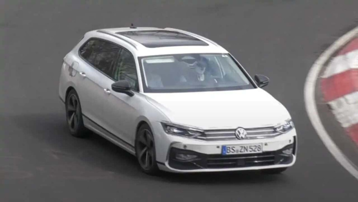 Le prototype de la Volkswagen Passat 2024 aperçu au Nürburgring