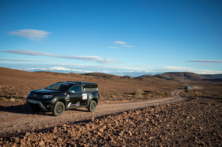 android, on a testé notre dacia duster 4x4 pick-up sur le rallye duster maroc challenge !