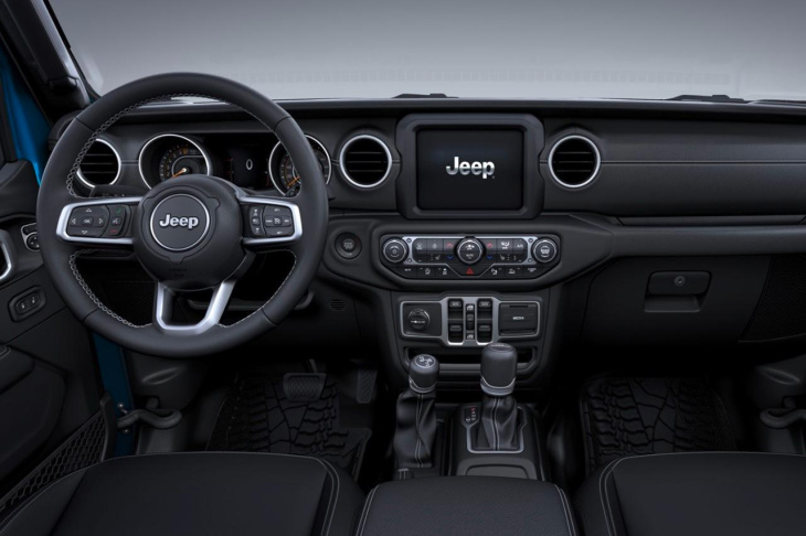 boîte de vitesses automatique,  moteur diesel,  série spéciale,  tarifs / prix voiture neuve,  utilitaire,  jeep,  jeep gladiator, jeep gladiator (2023). le pick-up termine sa carrière avec une édition spéciale
