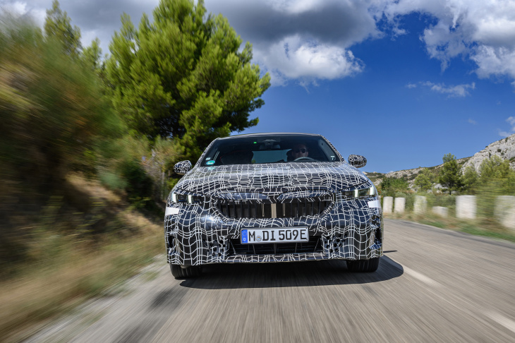 VIDEO - La BMW i5 pointe le bout de son capot avant sa révélation le 24 mai