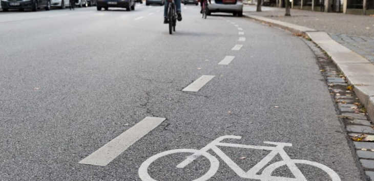 2 milliards d’euros pour aménager les routes et faire plus de place aux vélos