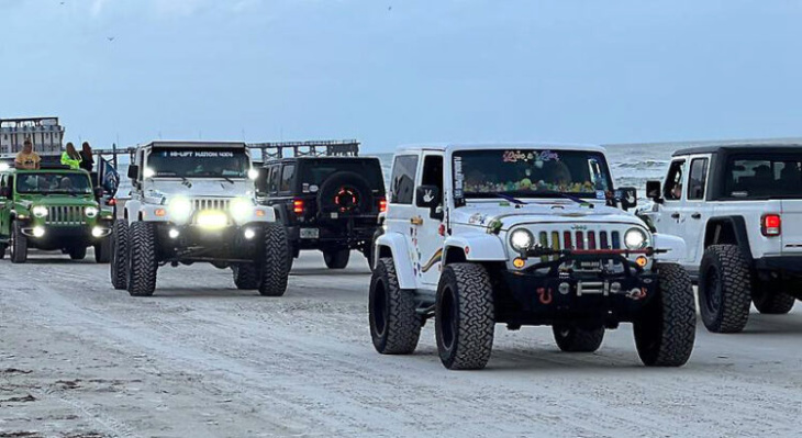 plus de 30.000 jeep réunies sur une plage américaine