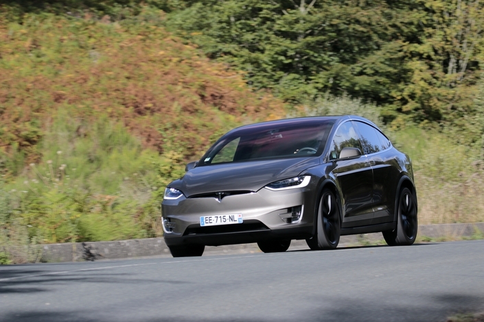 Tesla abandonne la conduite à droite sur les Model S et X