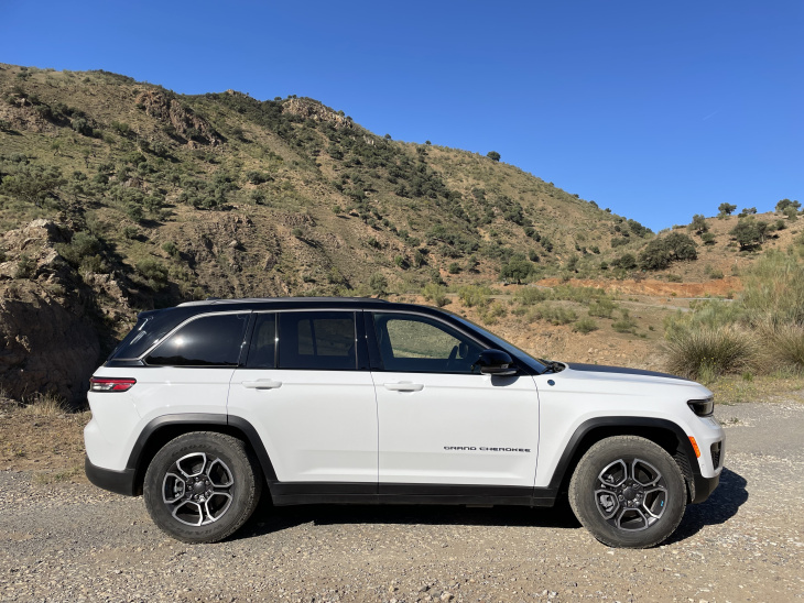 grand cherokee 5, jeep, grand cherokee, android, essai - jeep grand cherokee 4xe (2023) : l'indien d'amérique passe à l'hybride !