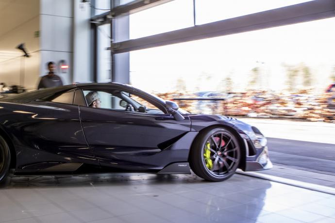 VIDEO – Lando Norris prend livraison de sa nouvelle McLaren 765 LT Spider