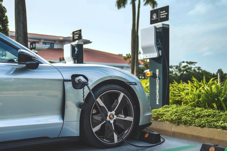 autonomie,  batteries,  recharge,  porsche, comment porsche vise 1 300 km d’autonomie pour ses voitures électriques