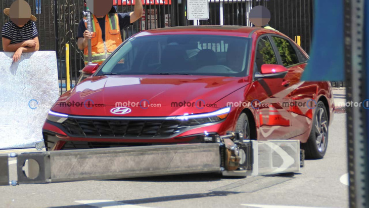 la hyundai elantra 2024 a été espionnée à los angeles