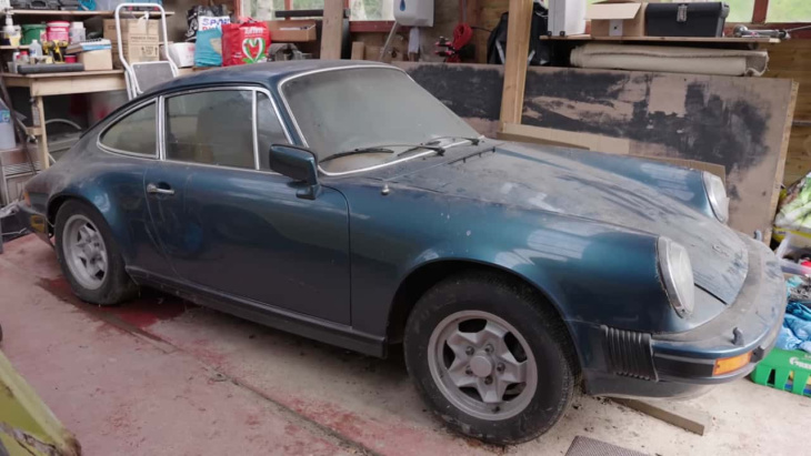 Sortie de grange : découverte d'une Porsche 911 et d'une Triumph TR6