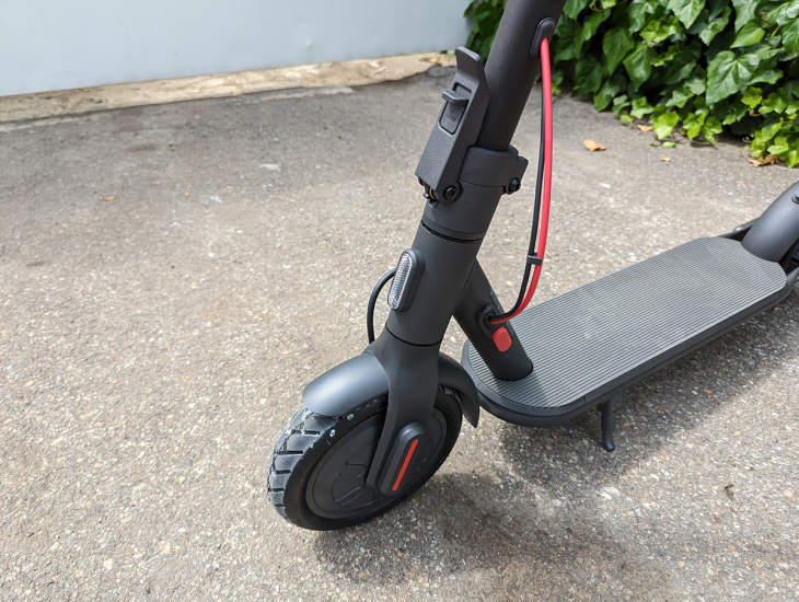 prise en main de la xiaomi electric scooter 4 lite : la simplicité à prix plus doux