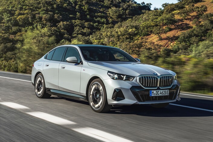 BMW Série 5 et i5 (2023) : rupture esthétique et mécanique
