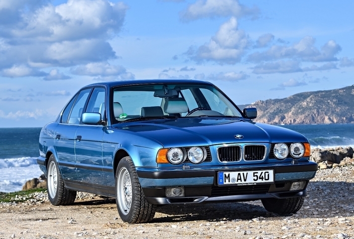 Modèle de style et de qualité, la BMW 540i E34, ici en 1993, est une berline des plus désirables qui soient.