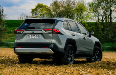 android, essai – toyota rav4 trail : que vaut la version baroudeuse du suv hybride à succès ?