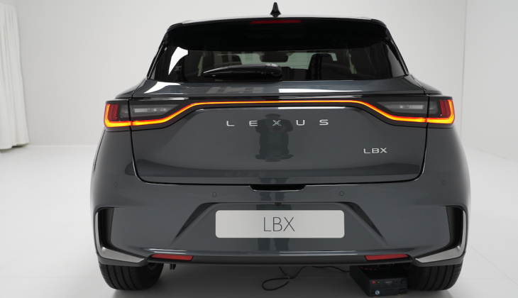 lexus lbx : rencontre avec la plus petite lexus jamais commercialisée