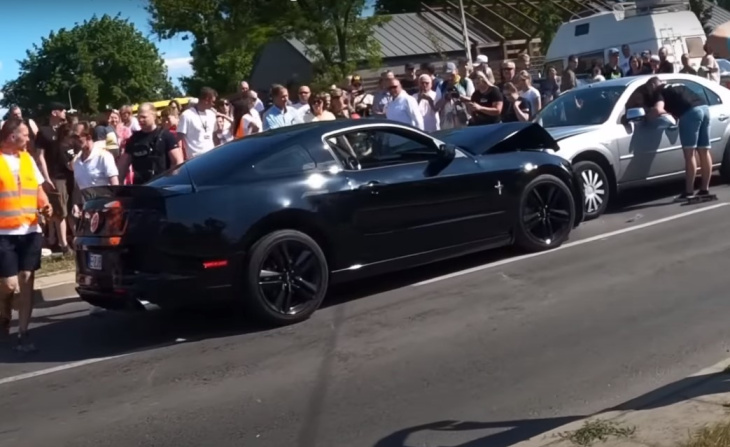 VIDEO – Encore un crash qui n’arrive qu’aux Ford Mustang, ou presque
