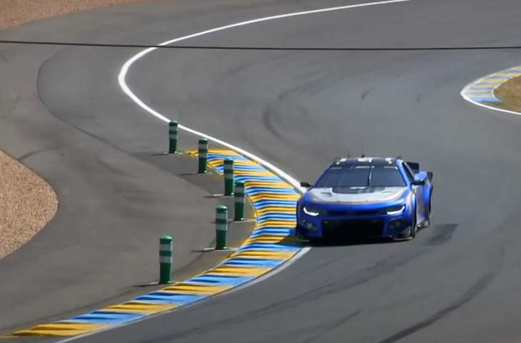 VIDEO – Ecoutez cette Chevrolet Camaro de NASCAR faire hurler son V8 sur le circuit des 24 Heures du Mans